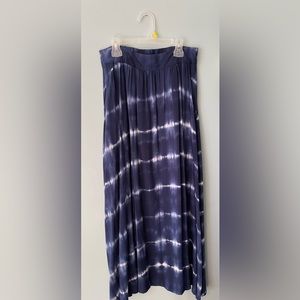 Tie-dye long skirt with side pockets